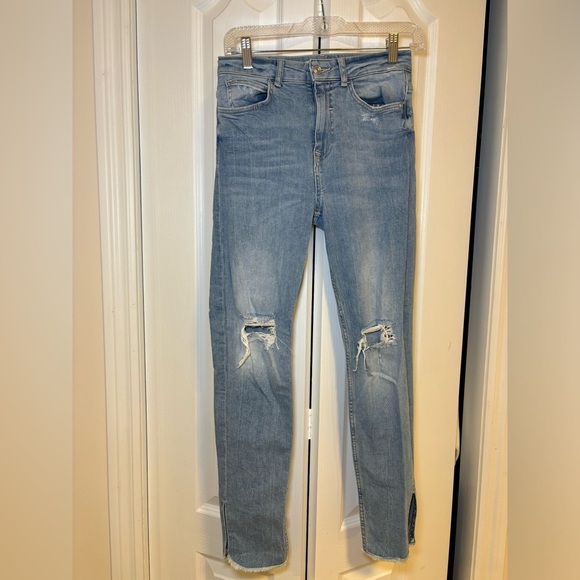 Zara - Skinny Jeans With A Cut at the Battom - Picture 1 of 11